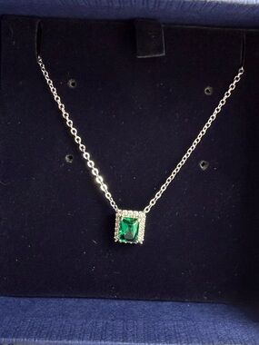 Swarovski Una Angelic Emerald Crystal Necklace NIB